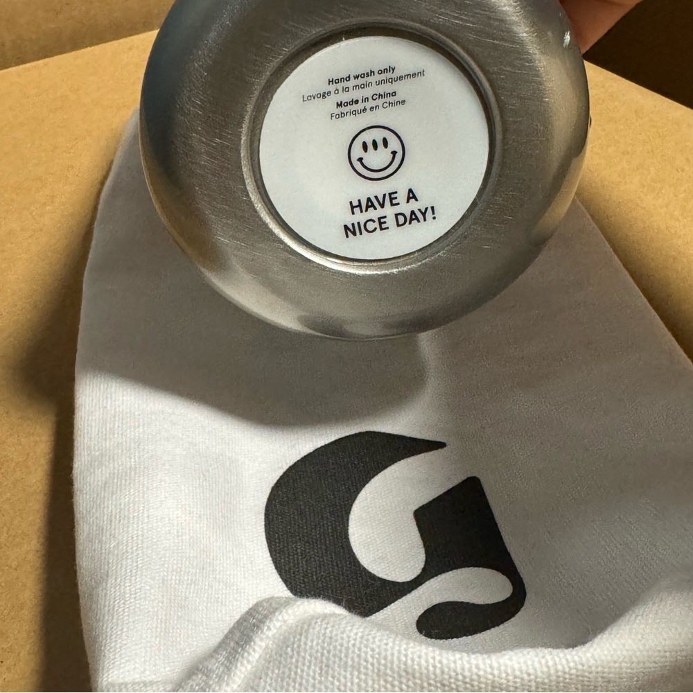 Glossier Tumbler Limited Edition Holiday NWT - Picture 7 of 7